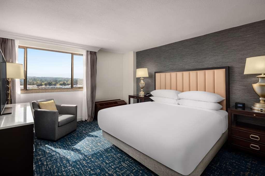 Hilton Concord Hotel Room photo